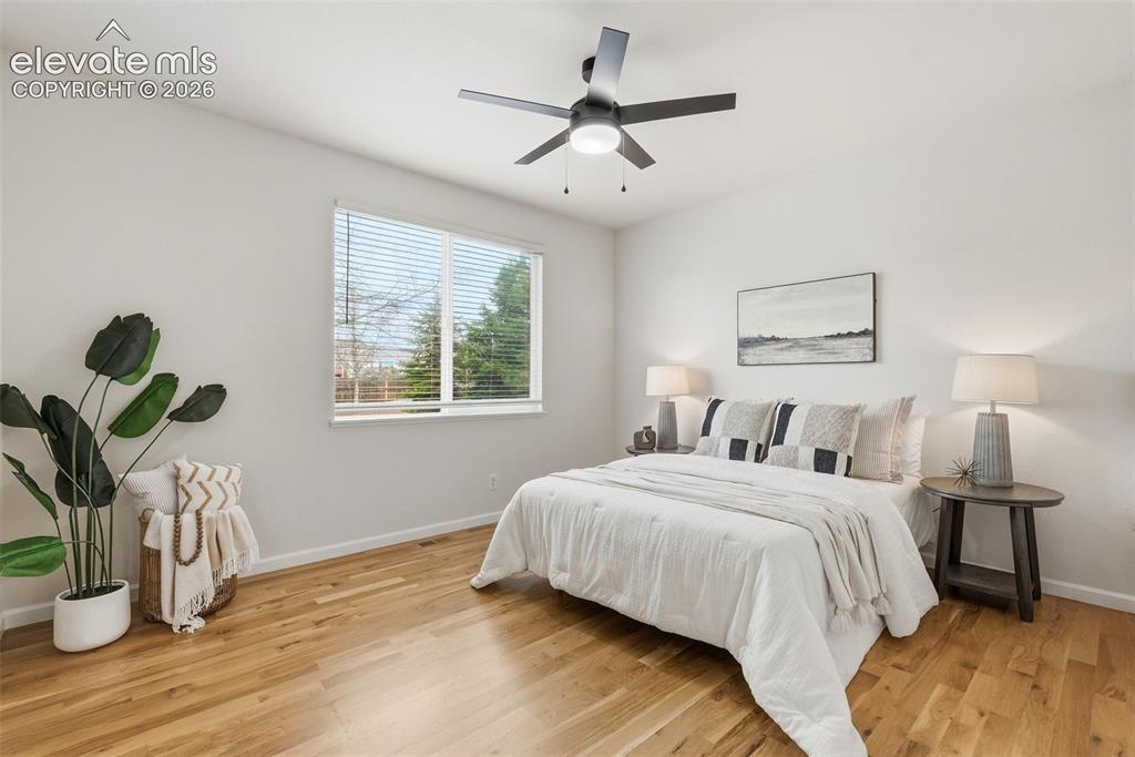 Image 11 of 50: Bedroom