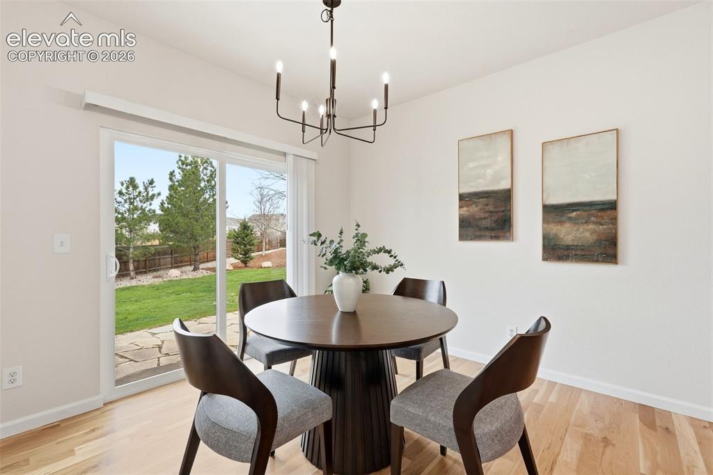 Image 9 of 50: Dining Area