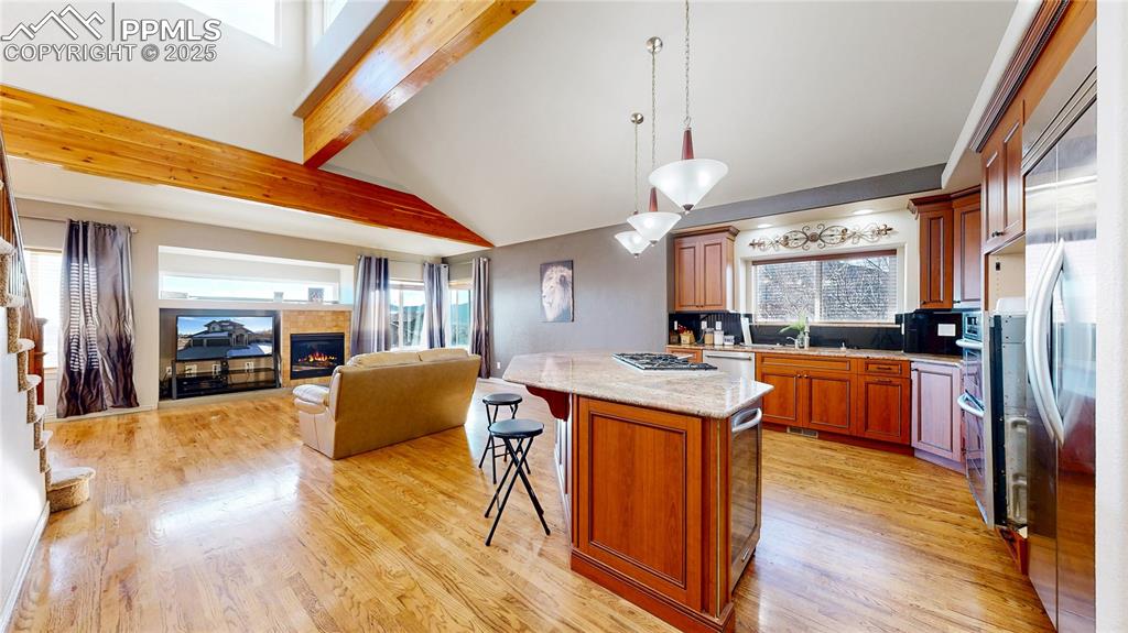 Image 10 of 39: Kitchen