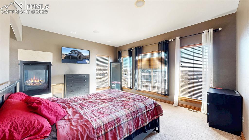 Image 14 of 39: Bedroom