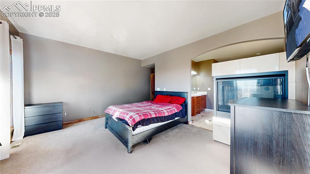 Image 16 of 39: Bedroom