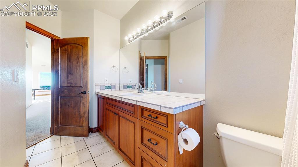 Image 31 of 39: Bathroom