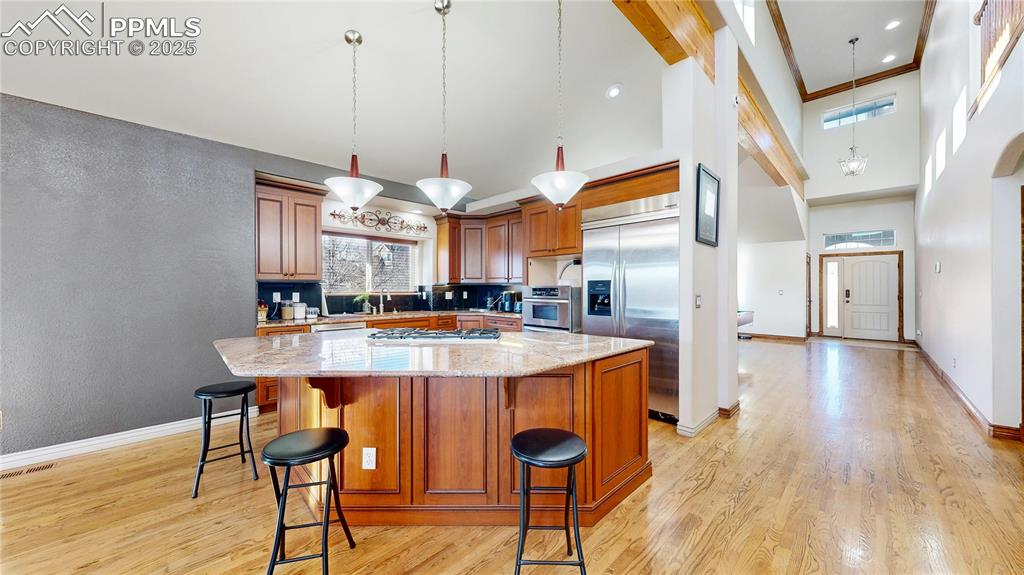 Image 6 of 39: Kitchen