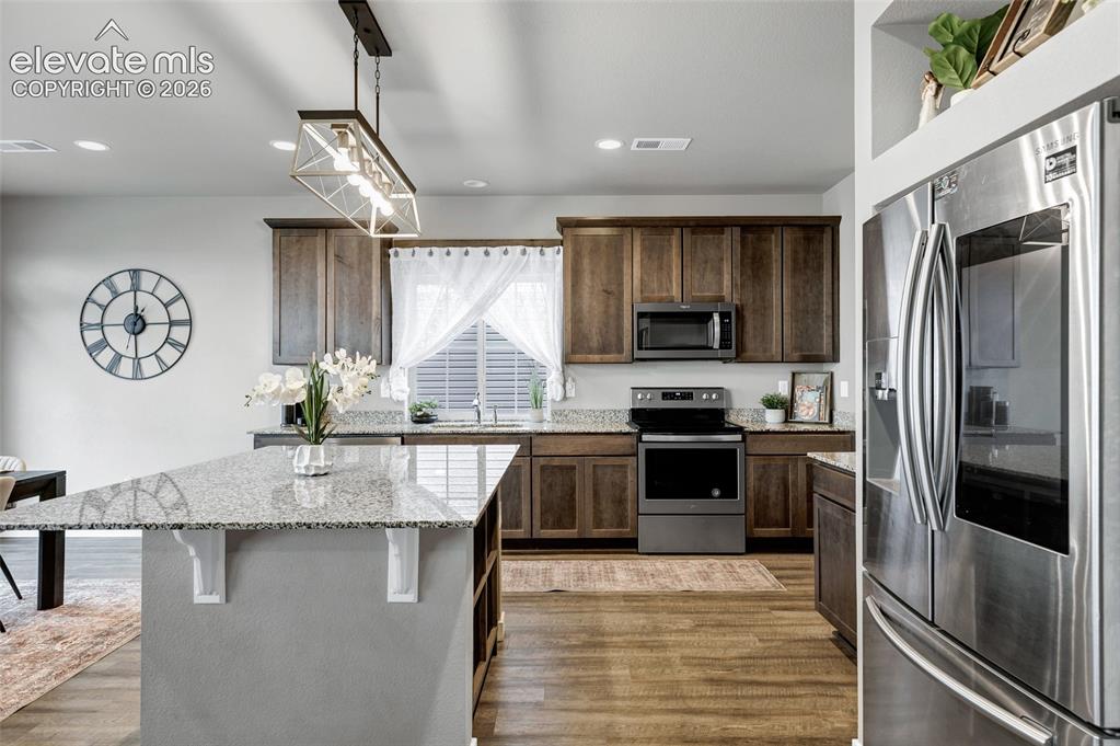 Image 14 of 37: Kitchen