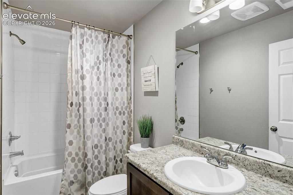 Image 17 of 37: Bathroom