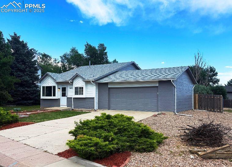 Caption: Tri-level home on 1/3 acre Corner Lot