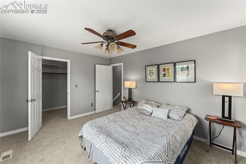 Image 14 of 21: With large walk-in Closet