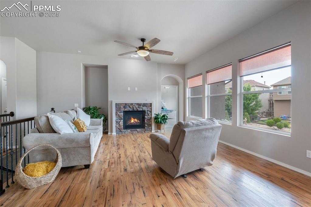 Image 9 of 50: Living Room
