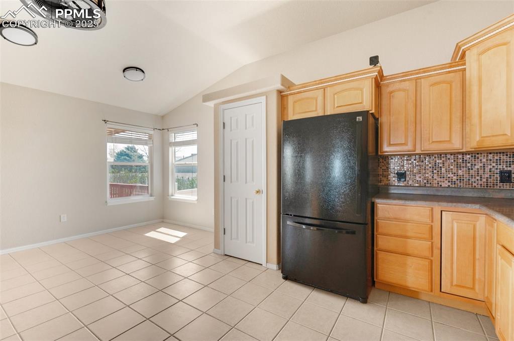 Image 14 of 43: Nice Backsplash in Kitchen