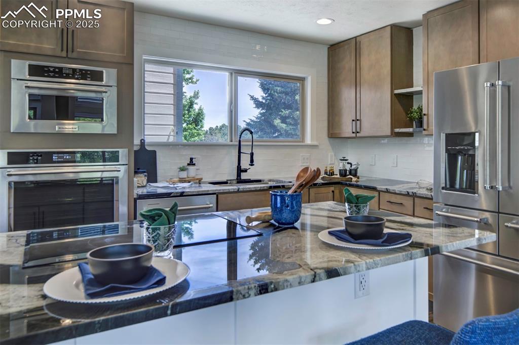 Image 11 of 50: Kitchen