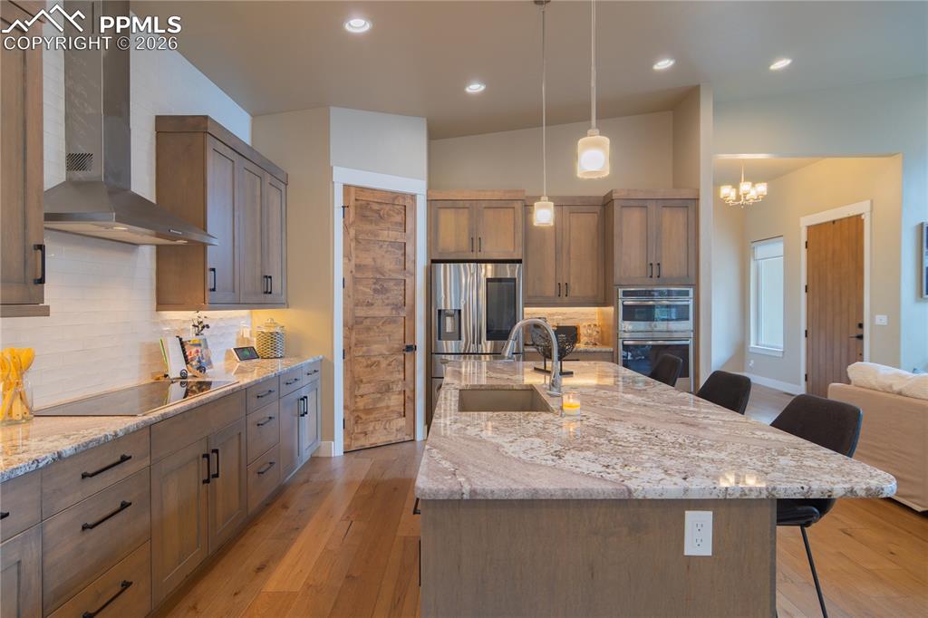 Image 12 of 50: Kitchen