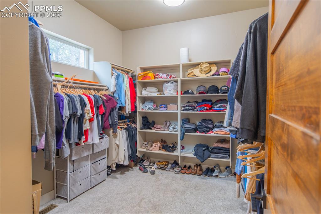 Image 22 of 50: Closet