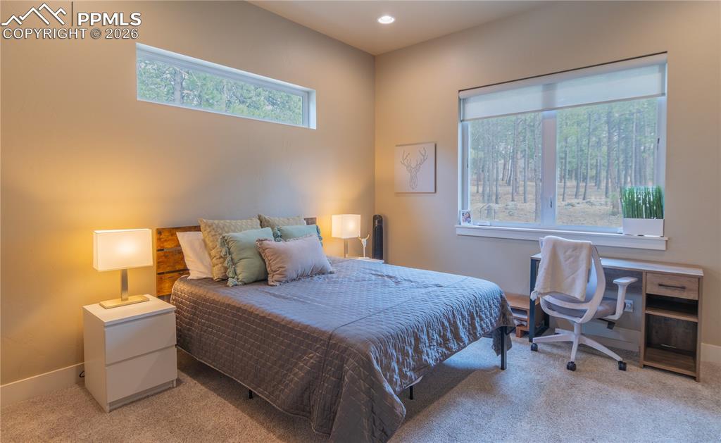 Image 24 of 50: Bedroom