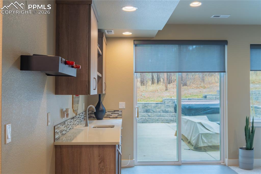 Image 32 of 50: Kitchen