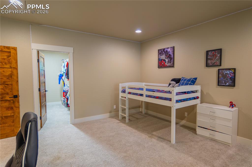 Image 37 of 50: Bedroom