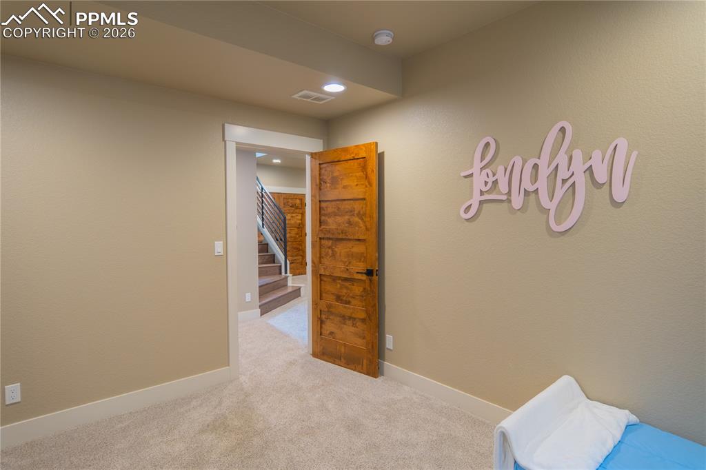 Image 39 of 50: Bedroom