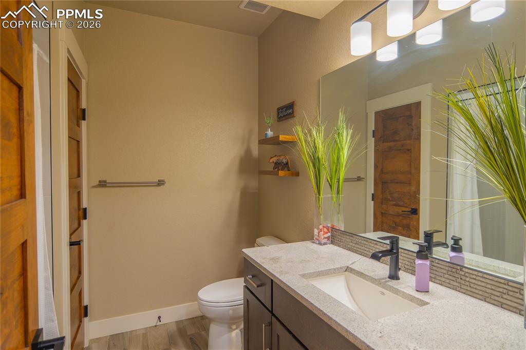 Image 41 of 50: Bathroom