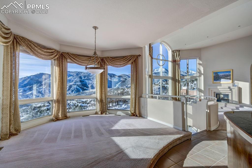 Image 10 of 30: Dining Area