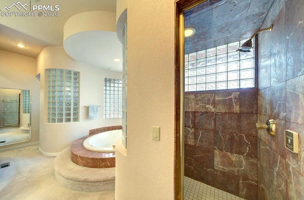 Image 17 of 30: Bathroom