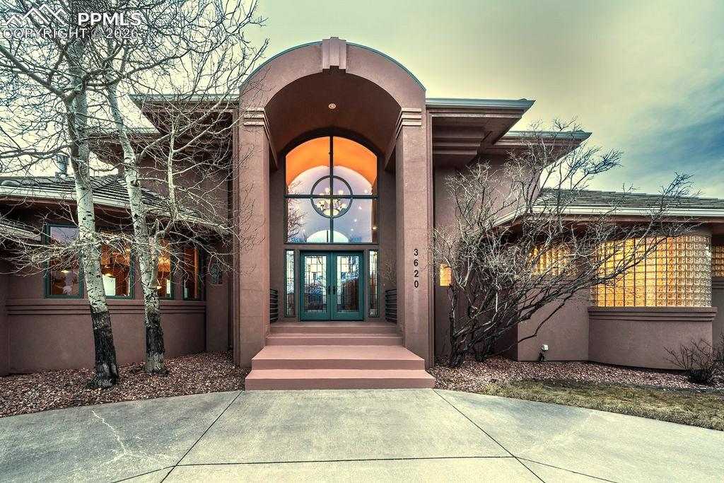 Image 2 of 30: Entry