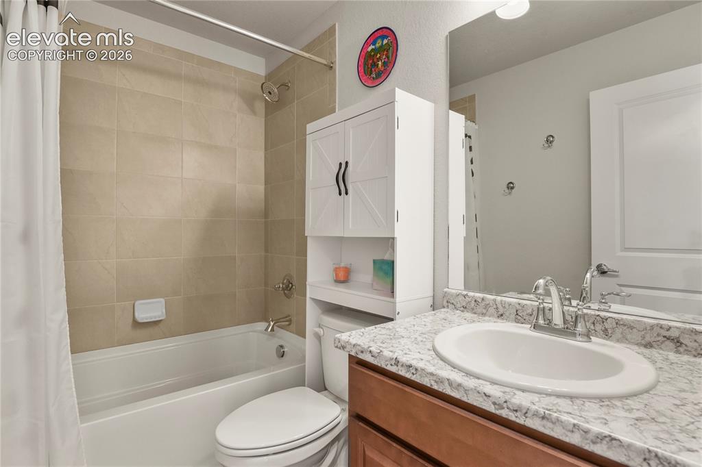 Image 14 of 20: Bathroom