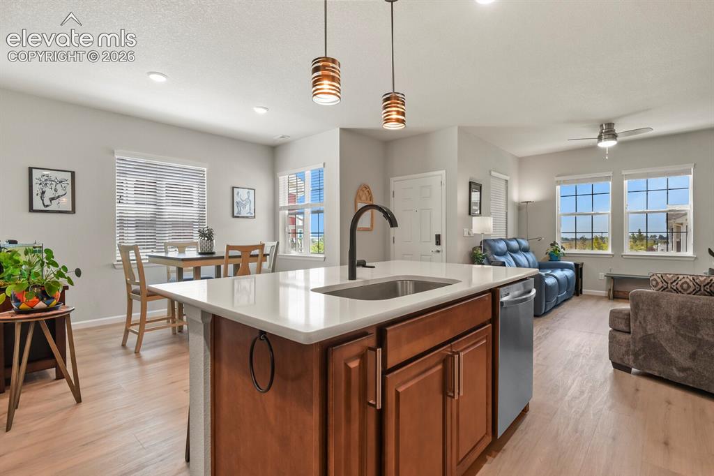 Image 7 of 20: Kitchen
