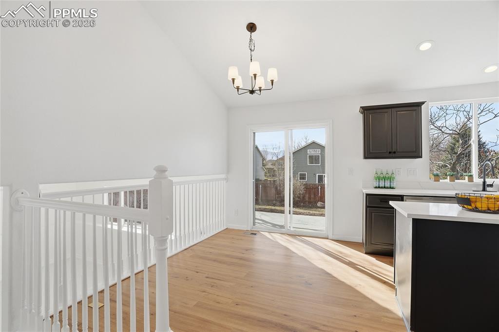 Image 10 of 31: Dining Area