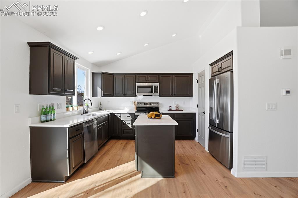 Image 13 of 31: Kitchen