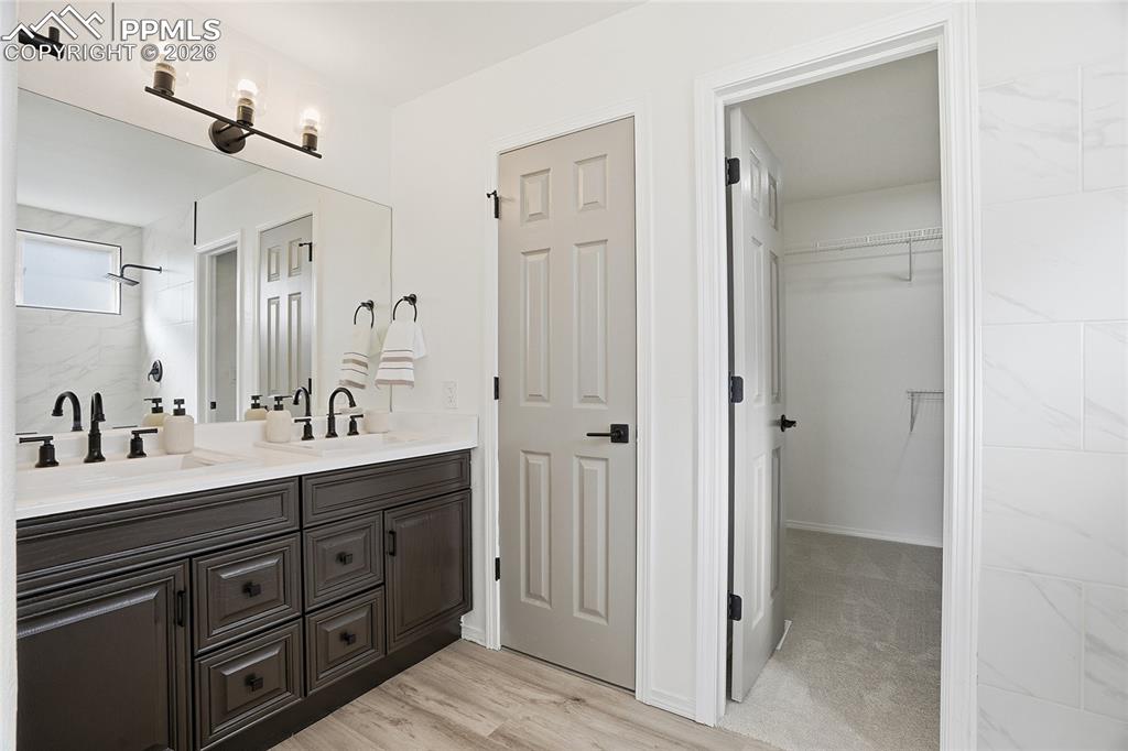 Image 16 of 31: Bathroom