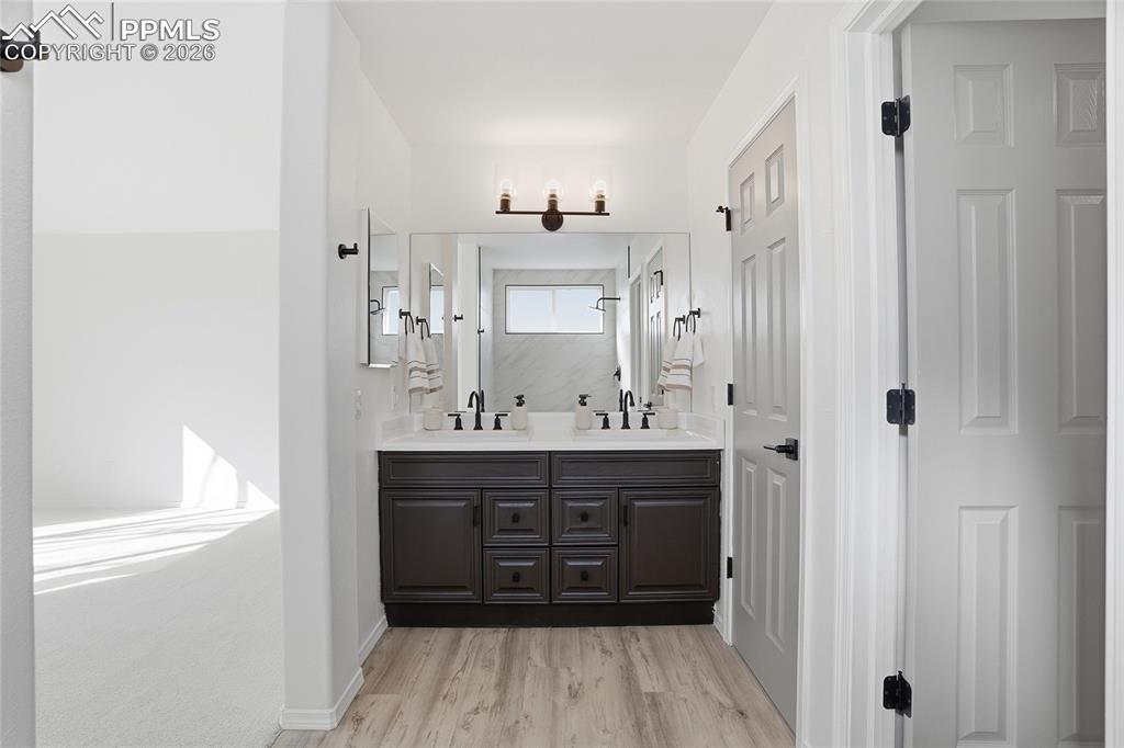 Image 17 of 31: Bathroom