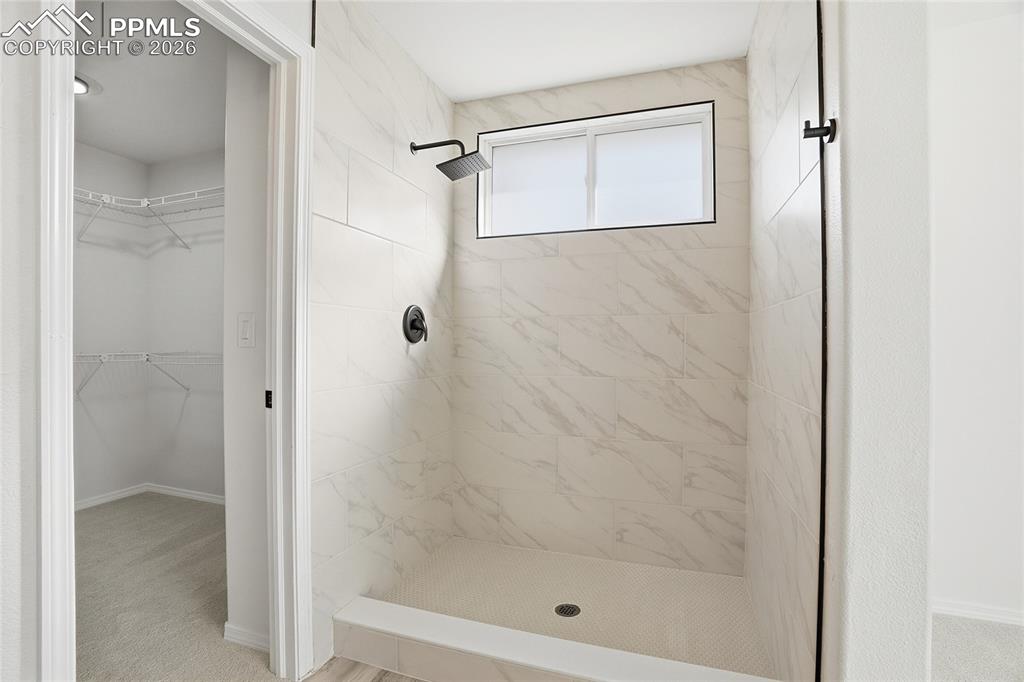 Image 18 of 31: Bathroom