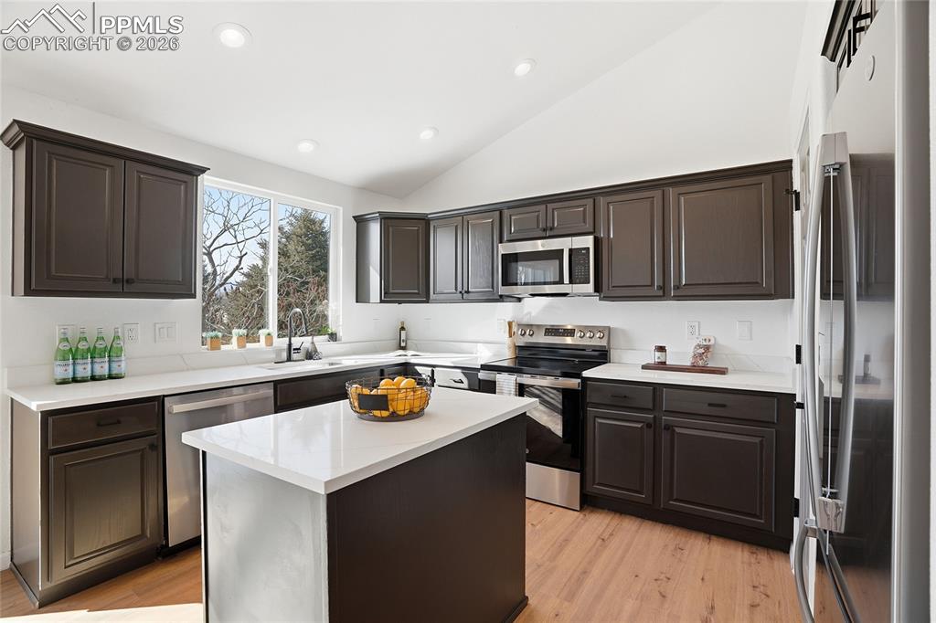 Image 2 of 31: Kitchen