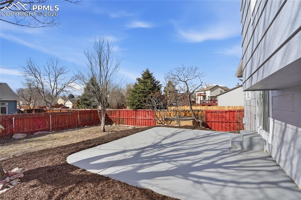 Image 27 of 31: Patio