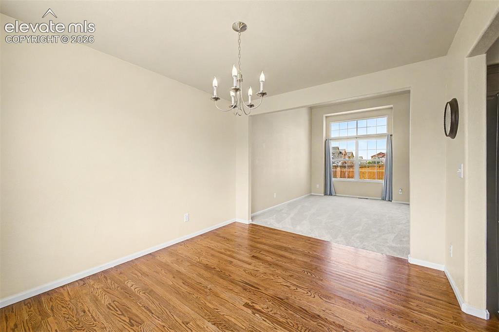 Image 10 of 50: Dining Area