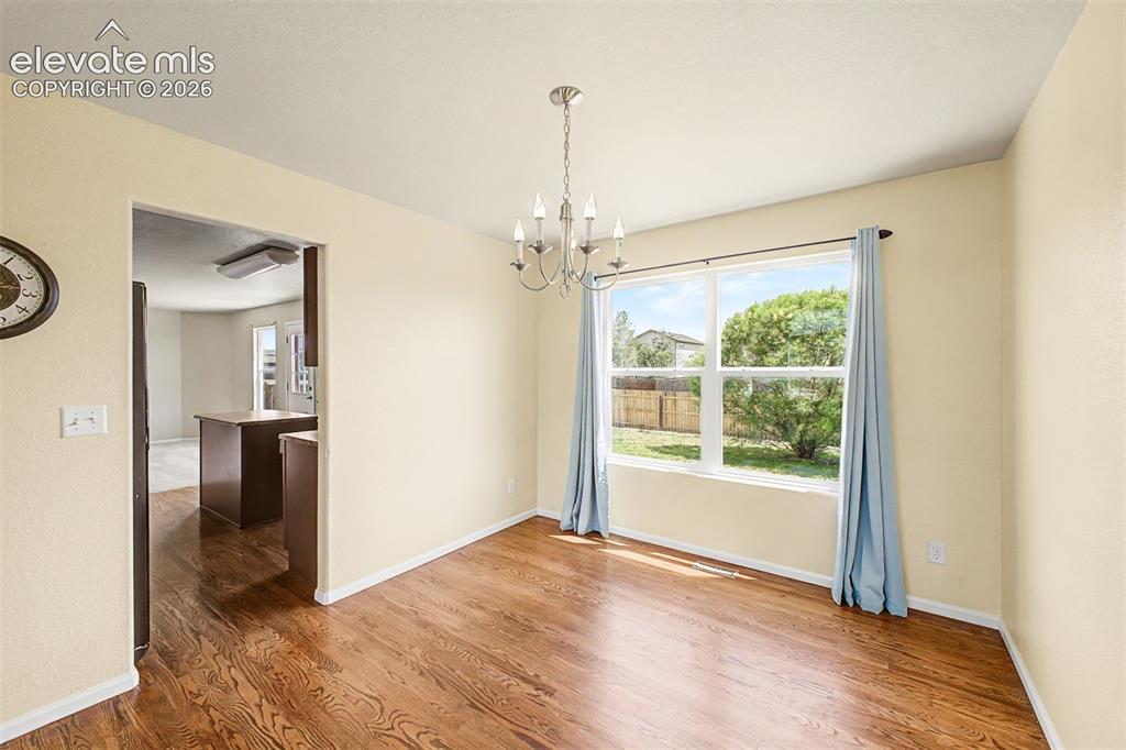 Image 9 of 50: Dining Area