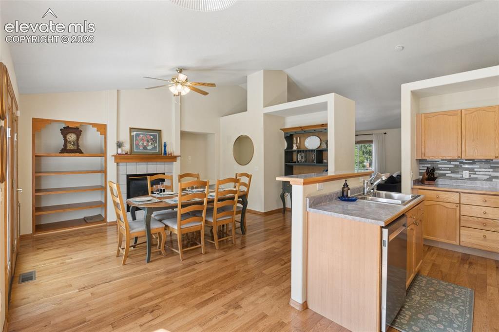 Image 14 of 36: Kitchen