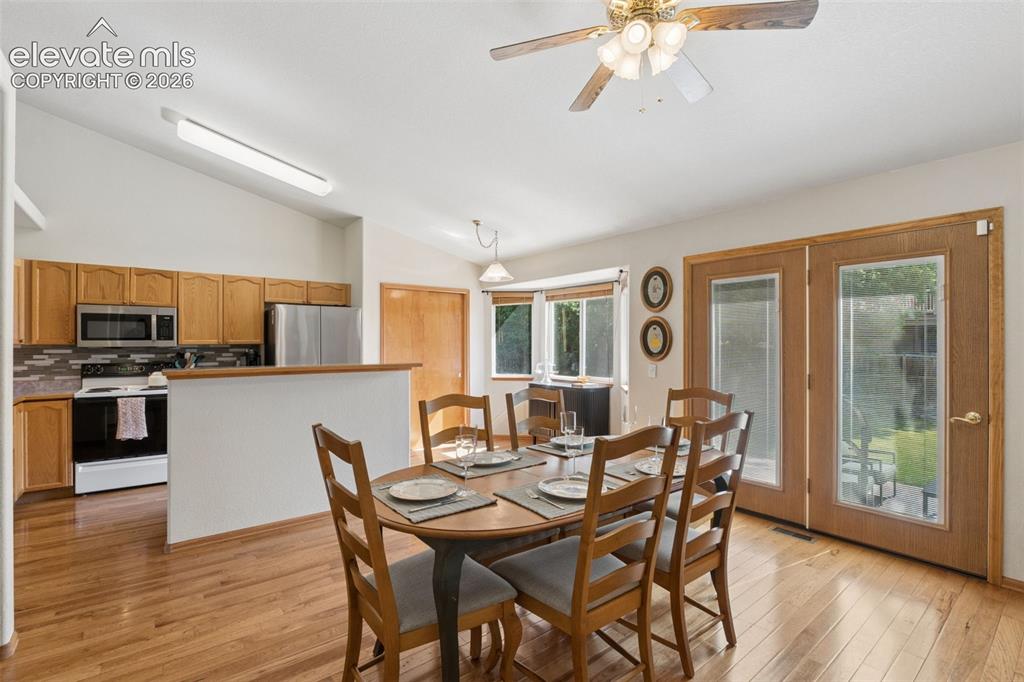 Image 9 of 36: Dining Area
