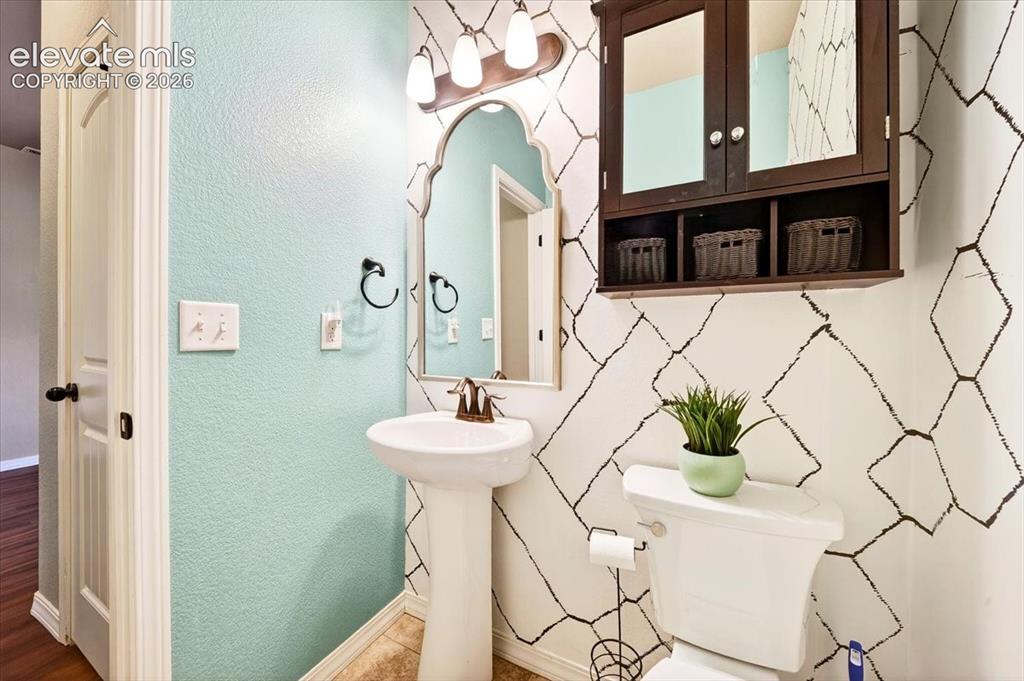 Image 16 of 50: Bathroom