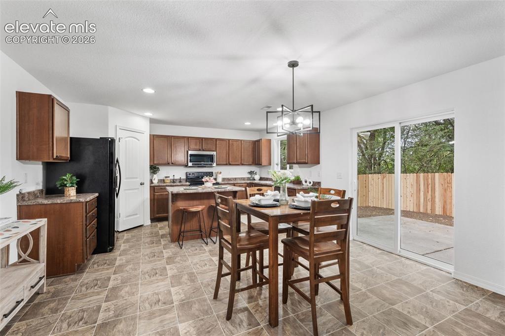 Image 17 of 49: Dining Area