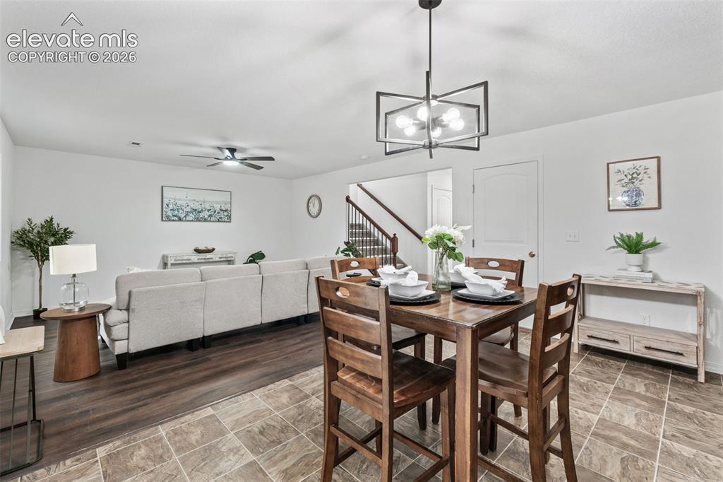 Image 18 of 49: Dining Area
