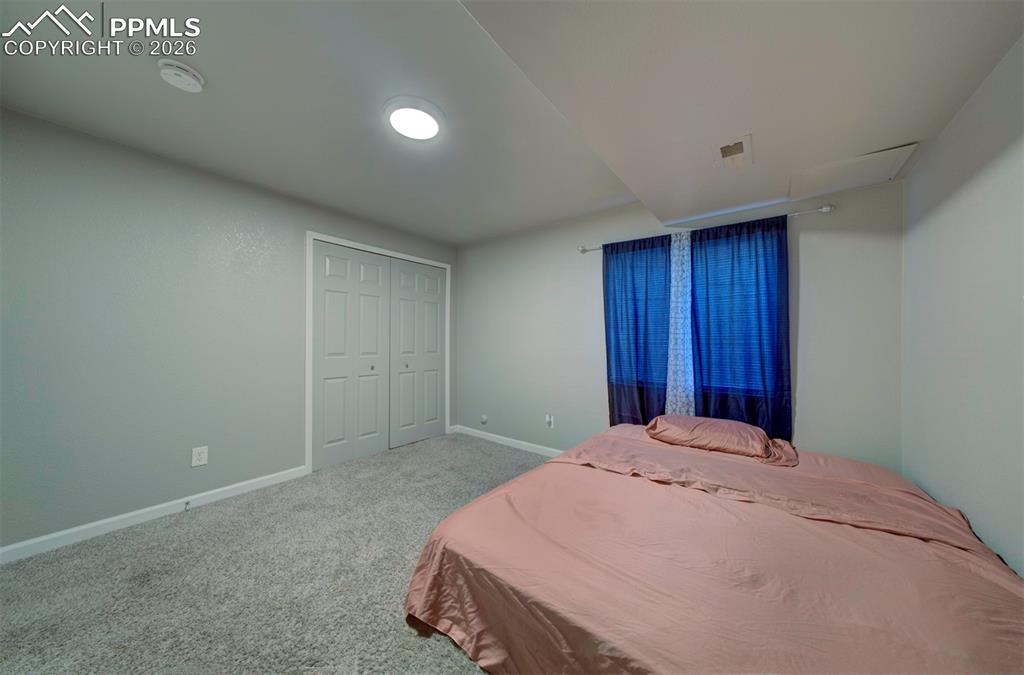 Image 11 of 18: Bedroom