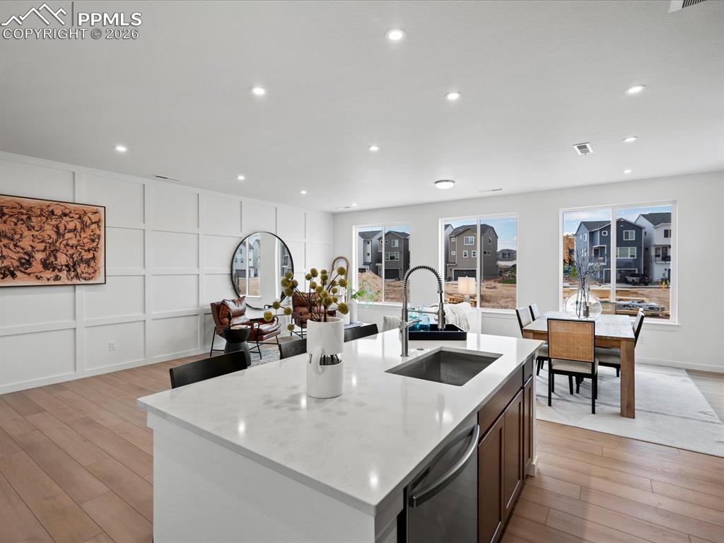 Image 11 of 30: Kitchen