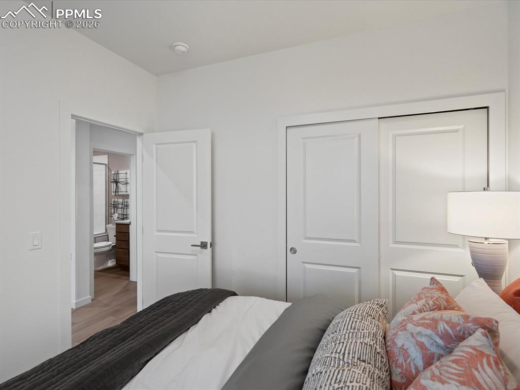 Image 14 of 30: Bedroom