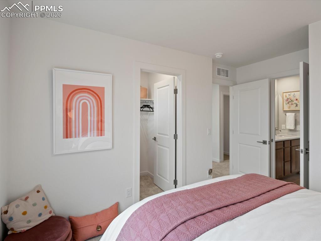 Image 19 of 30: Bedroom