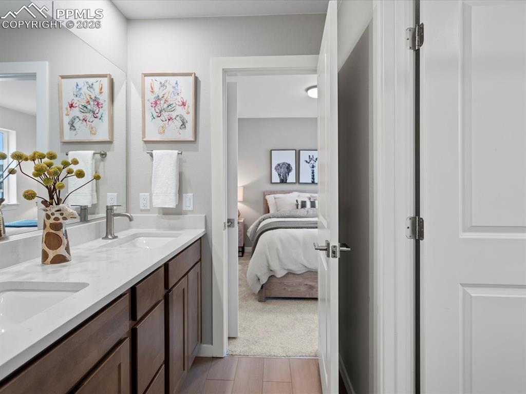 Image 21 of 30: Bathroom