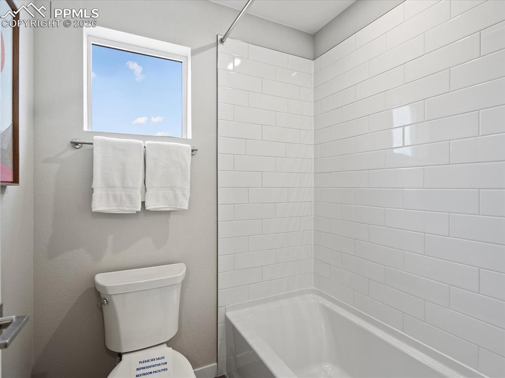 Image 22 of 30: Bathroom