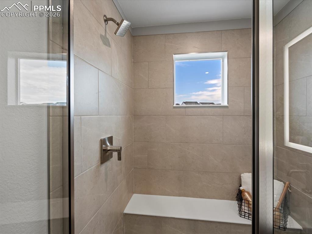 Image 25 of 30: Bathroom