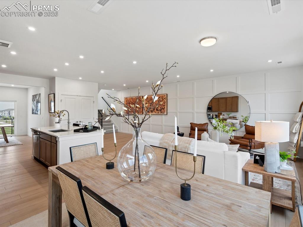 Image 8 of 30: Dining Area