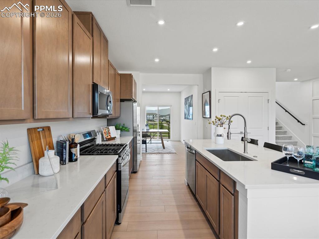 Image 9 of 30: Kitchen