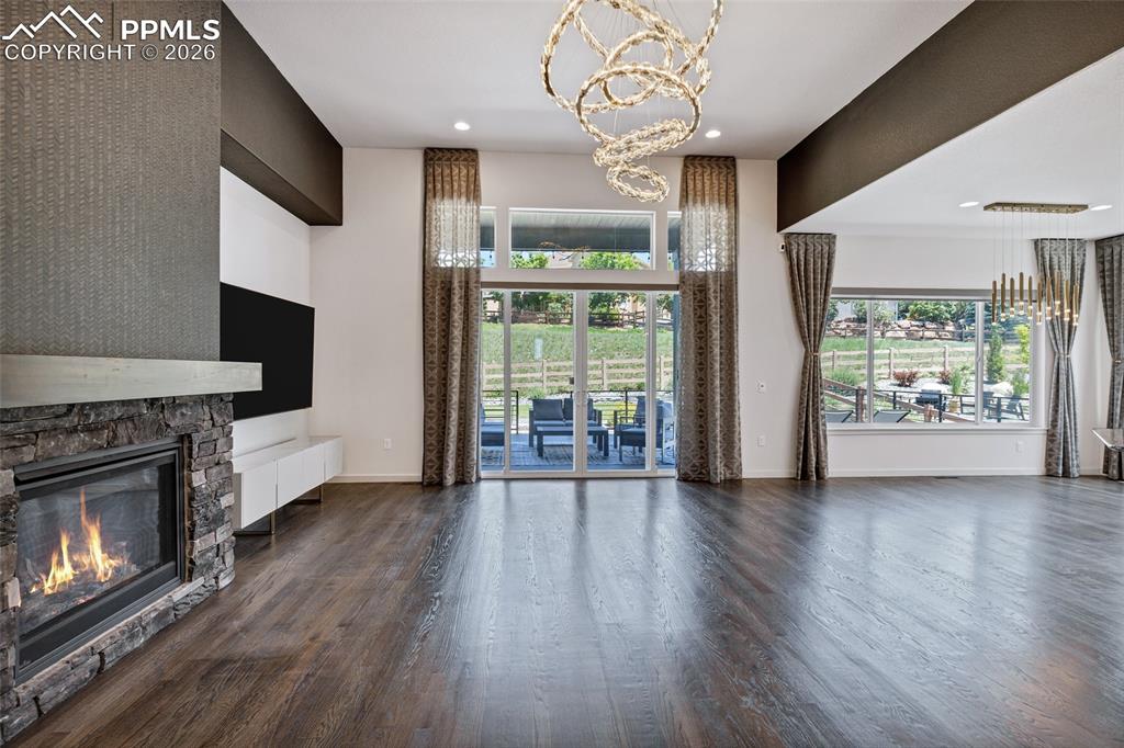 Image 12 of 50: Living Room